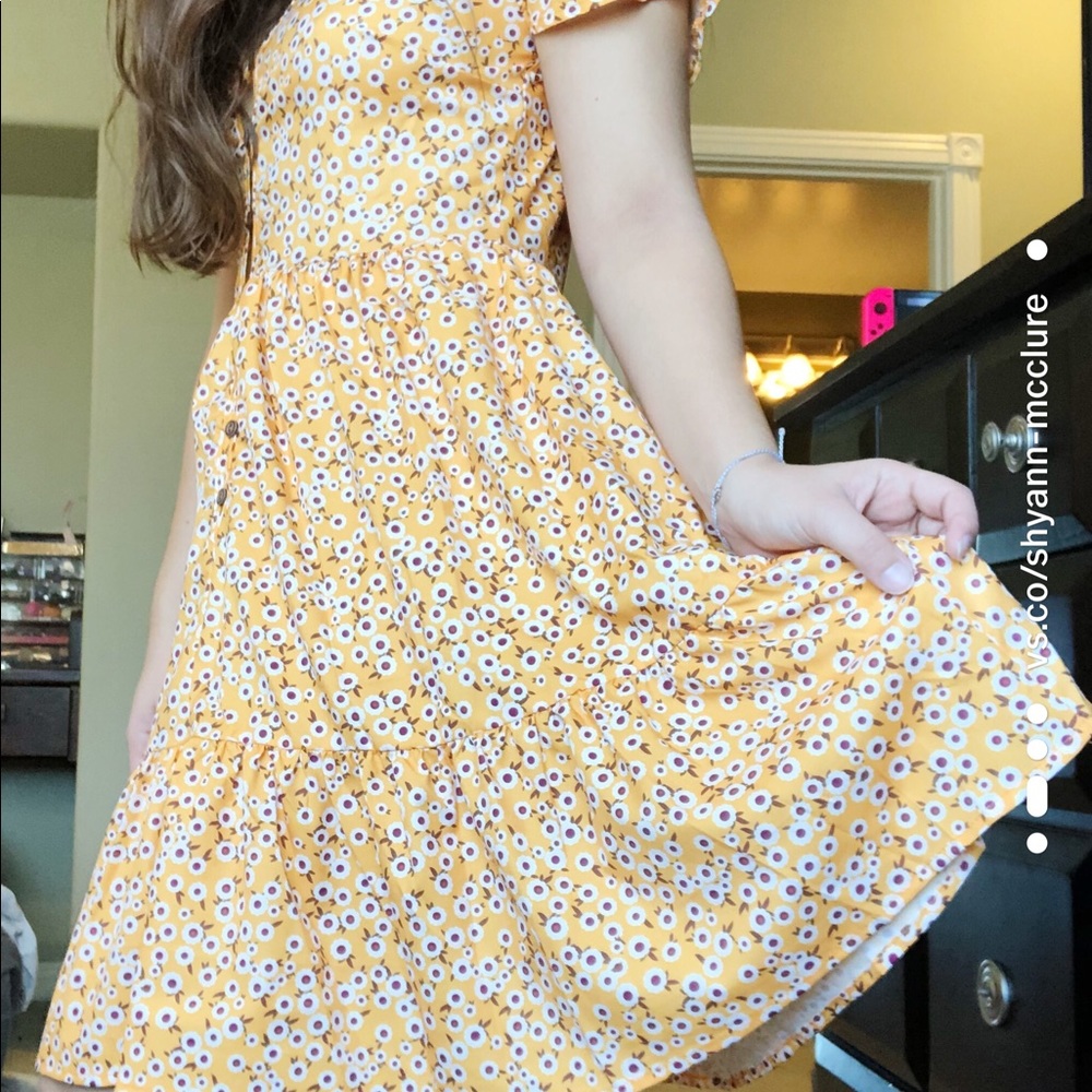 Yellow flower short sleeve dress